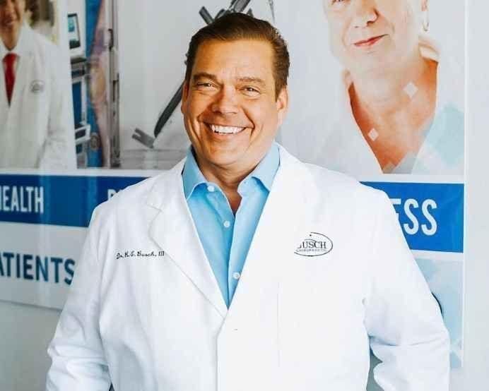 dr.-richard-e.-busch-iii-uses-noninvasive-hyperbaric-oxygen-therapy-in-his-pain